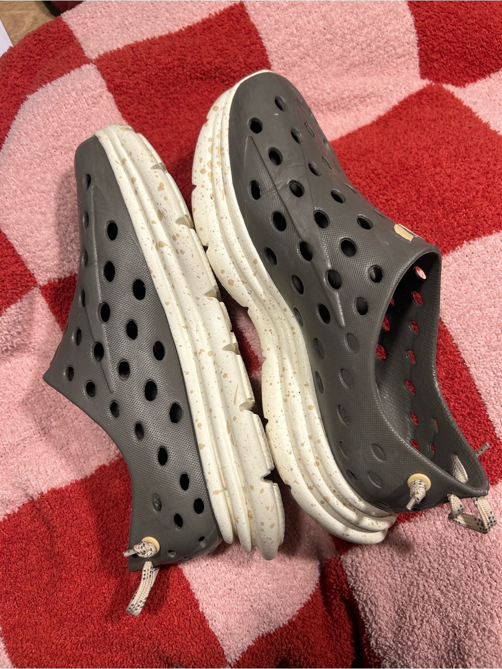 Gently used Kane recovery shoes M5/W7